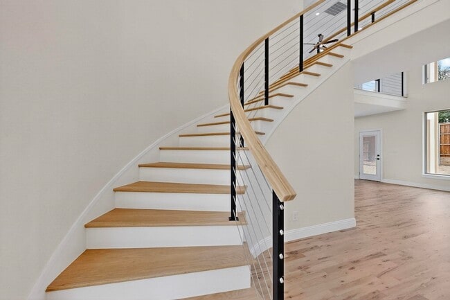 Building Photo - 1840 Highland Dr E