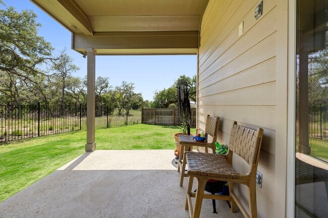 Building Photo - 1747 Dunvegan Pk