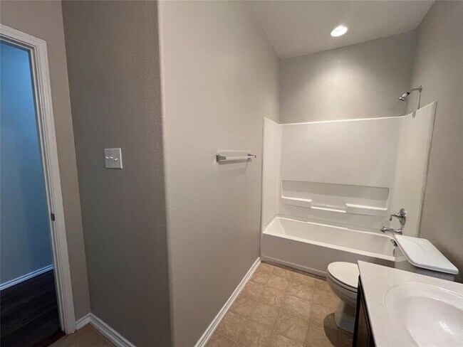 Building Photo - 2504 St James Pl