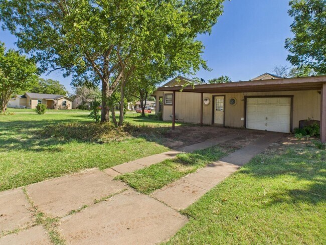 Building Photo - 3100 Barrett Pl