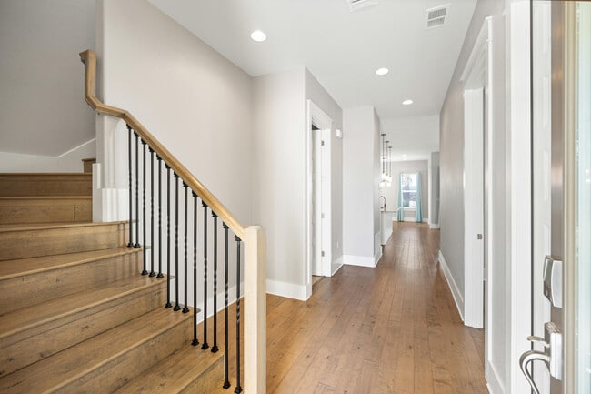 Building Photo - 56 Penelope St