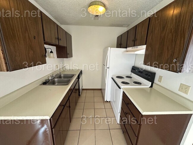 Building Photo - 351 E Marion Ct