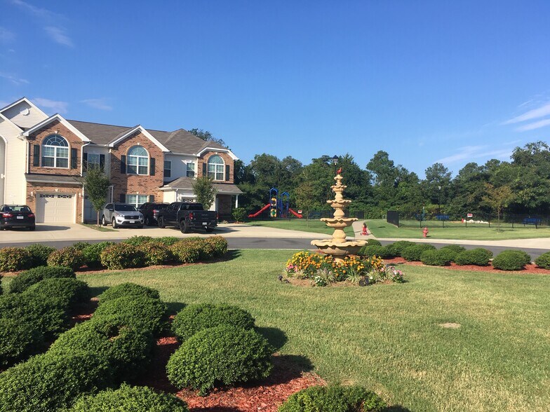 Building Photo - 7571 Villa Ct