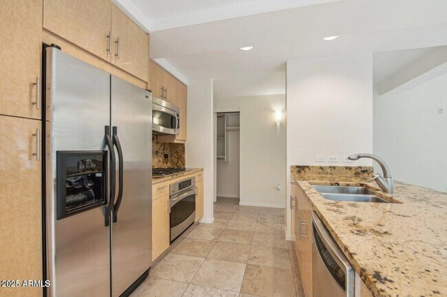 Building Photo - 7131 E Rancho Vista Dr