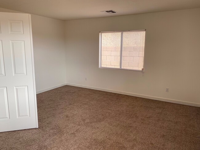 Building Photo - Affordable 5 Bedroom Living in Growing Maricopa