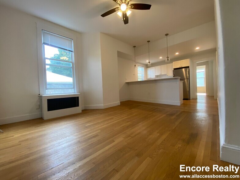 Building Photo - 38 Newton St