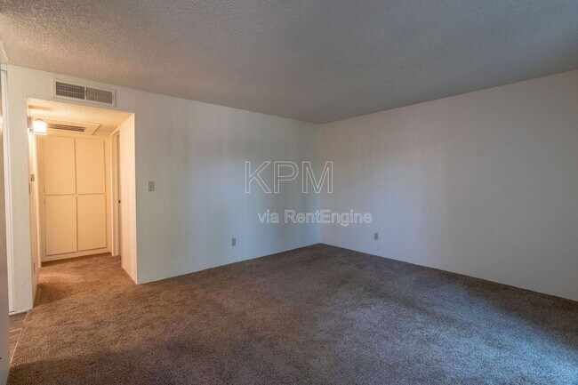 Building Photo - 4332 Pacific Ave