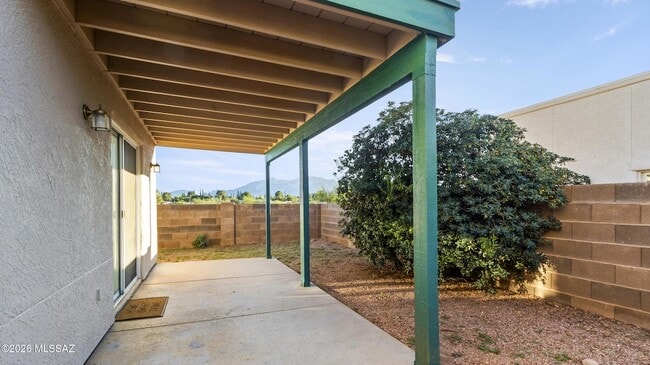 Building Photo - 574 Duchess Dr