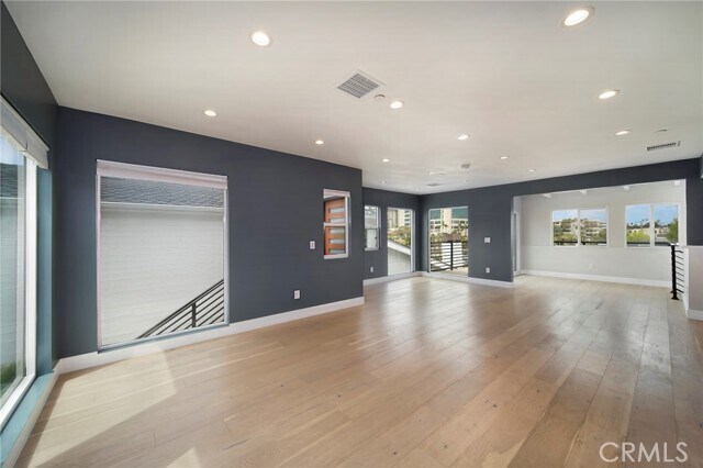 Building Photo - 305 La Jolla Dr