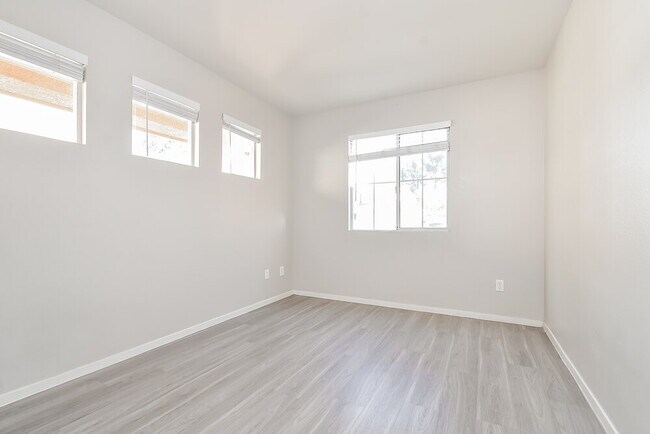 Building Photo - 9023 Edgeworth Pl