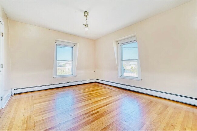 Building Photo - 187 Washington St