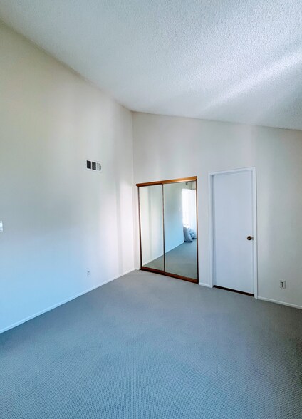 Guest bedroom - 999 San Pasqual St