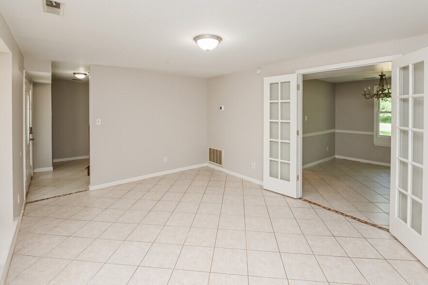 Building Photo - 3204 Old House Cir