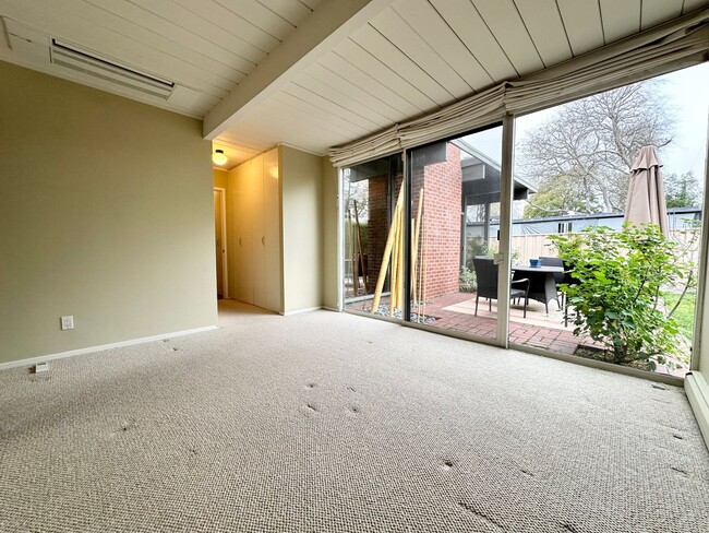 Building Photo - Modern 3 Bed 2 Bath Eichler in North Palo ...
