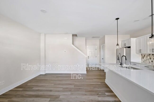 Building Photo - 380 Ginsberg Rd