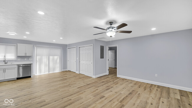 Building Photo - 3925 N Drexel Ave
