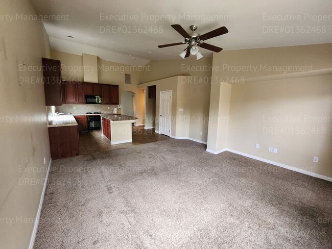 Building Photo - Spacious 4 bedroom 2 bathroom home