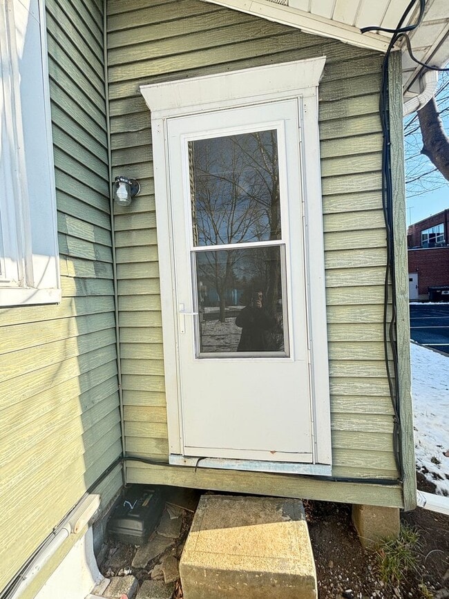 Building Photo - 3 Br 1 Bath Twin Home available in Bethlehem