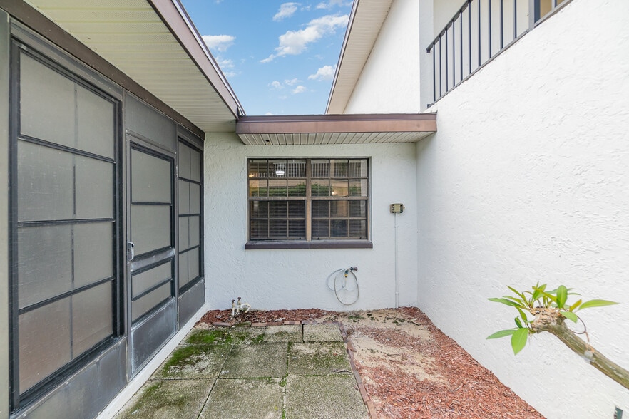 Building Photo - 255 Paradise Blvd