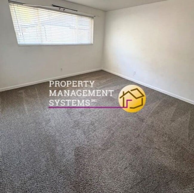 Building Photo - 3 Bed / 2 Bath Duplex in Sugarhouse!