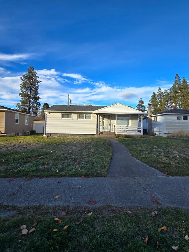 Building Photo - Newly Updated Shadle Home with Central AC!!!