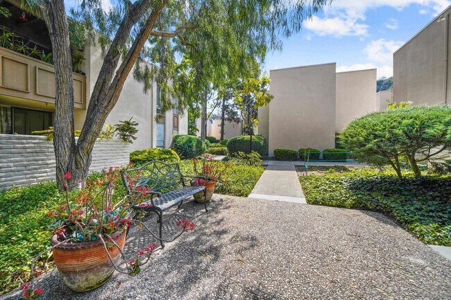 Building Photo - Partially Furnished Two Bedroom Condo in College Area