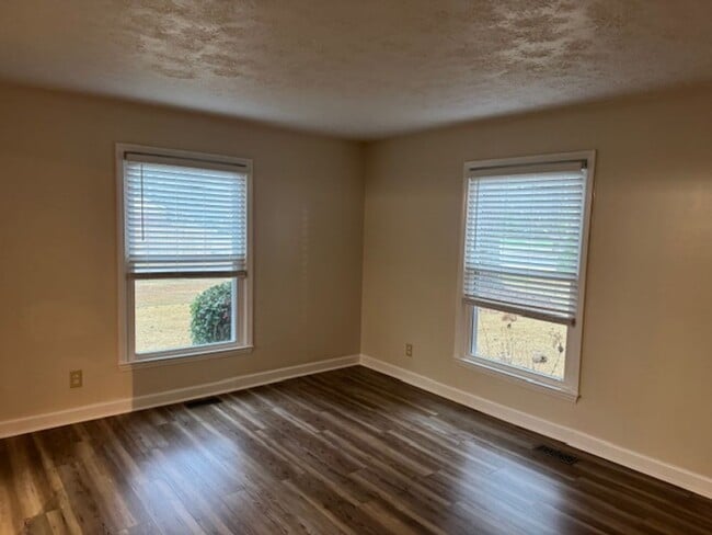 Building Photo - 200 Snead Rd