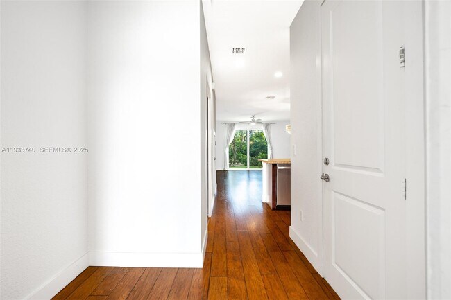 Building Photo - 4652 Horseshoe Cir