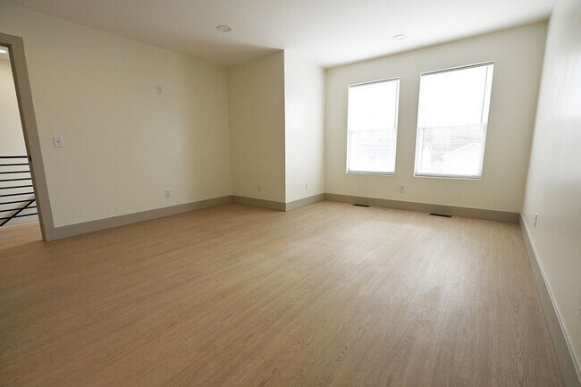 Building Photo - 176 Brushwood Dr