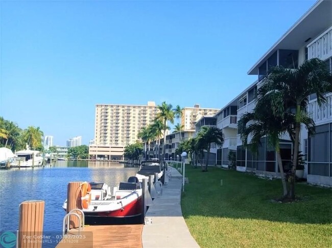 Building Photo - 460 Paradise Isle Blvd