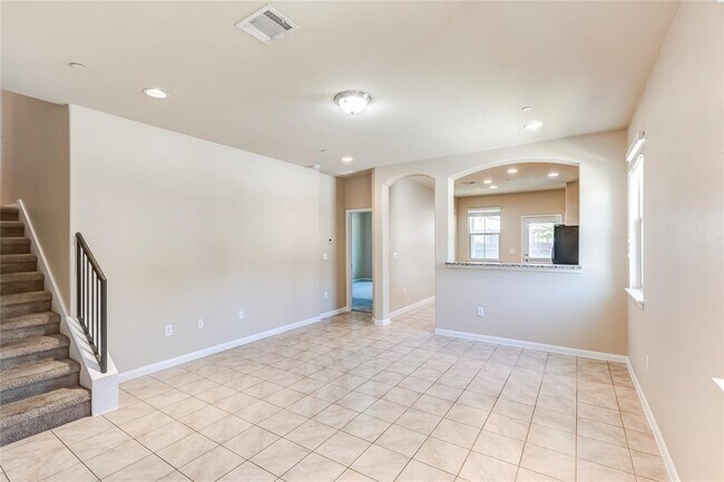 Building Photo - 2880 Donnell Dr