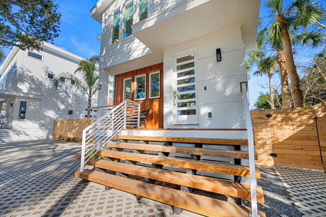 Building Photo - 2 Sanchez Cove