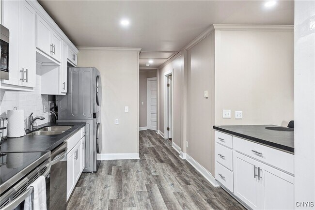 Building Photo - 40 Lakeview Cir