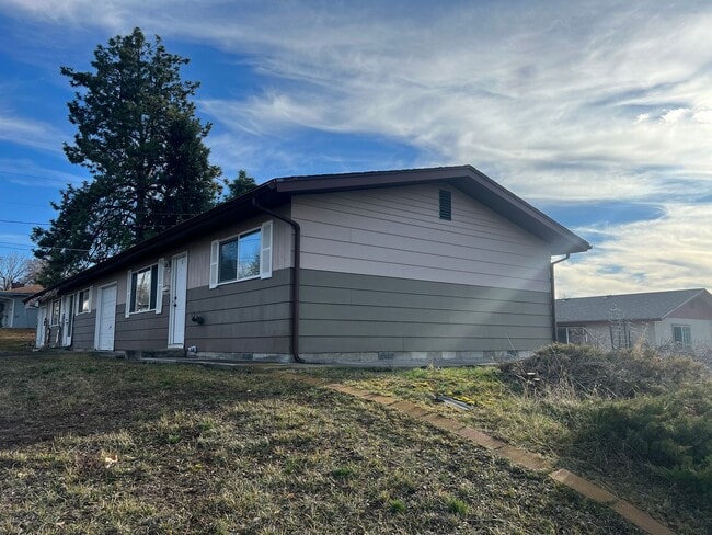 Building Photo - 928-932 N 6th Street