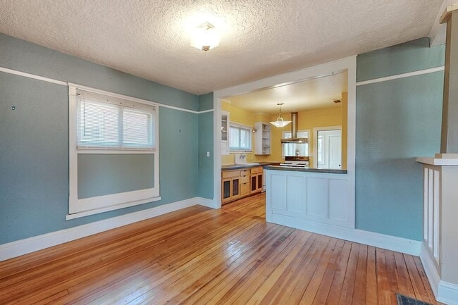 Building Photo - HISTORIC Edo BUNGALOW 2 Bedroom 1 Bath