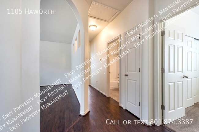 Building Photo - 1105 Haworth-