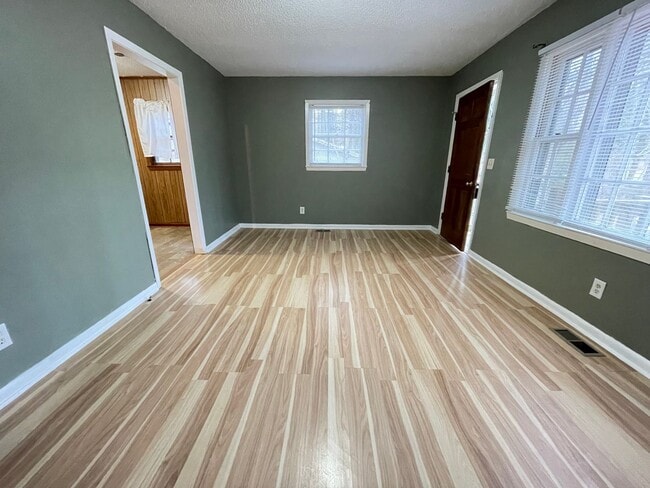 Building Photo - Fantastic location near downtown Pittsboro for this 2br duplex !