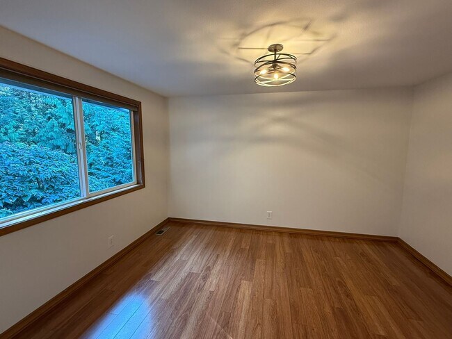 Building Photo - 4bd/2.5ba Renton House