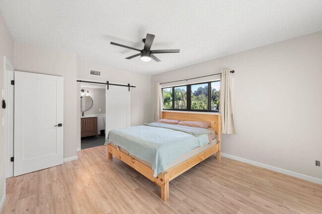 Building Photo - 6175 S Mirror Lake Dr