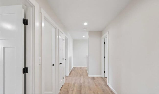 Building Photo - 323 Ashbrook Dr