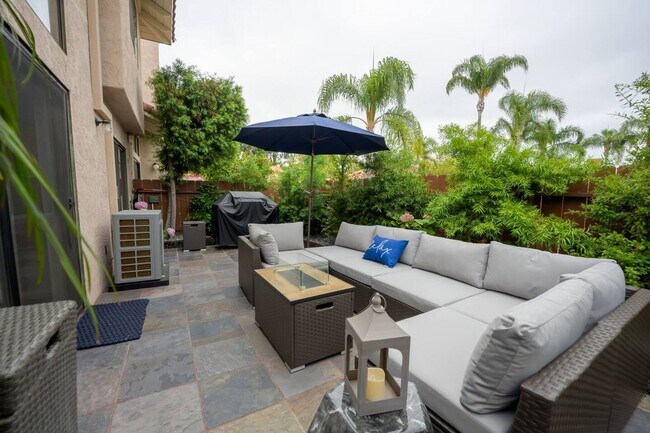 Building Photo - Spacious 3BR/3BA Townhome  | Pool, Tennis & Easy Access to Everything