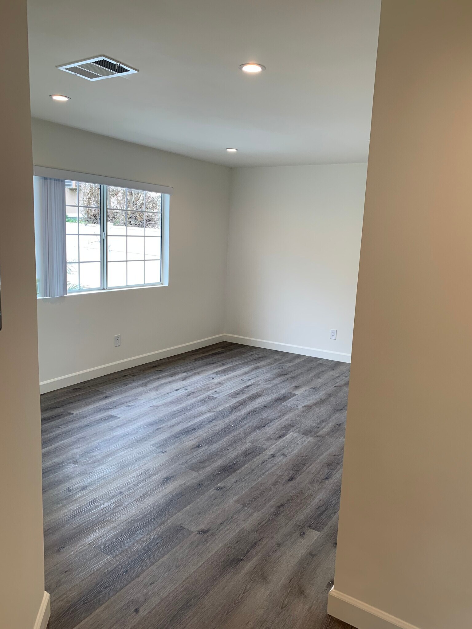 Building Photo - 139 N Lamer St