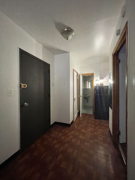 Building Photo - 442 W 238th St