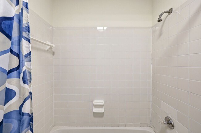 Building Photo - Updated 2BR Townhome in Prime Chapel Hill Location with Pool & Tennis!