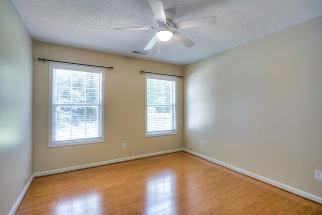 Building Photo - 3165 Foxcroft Cir