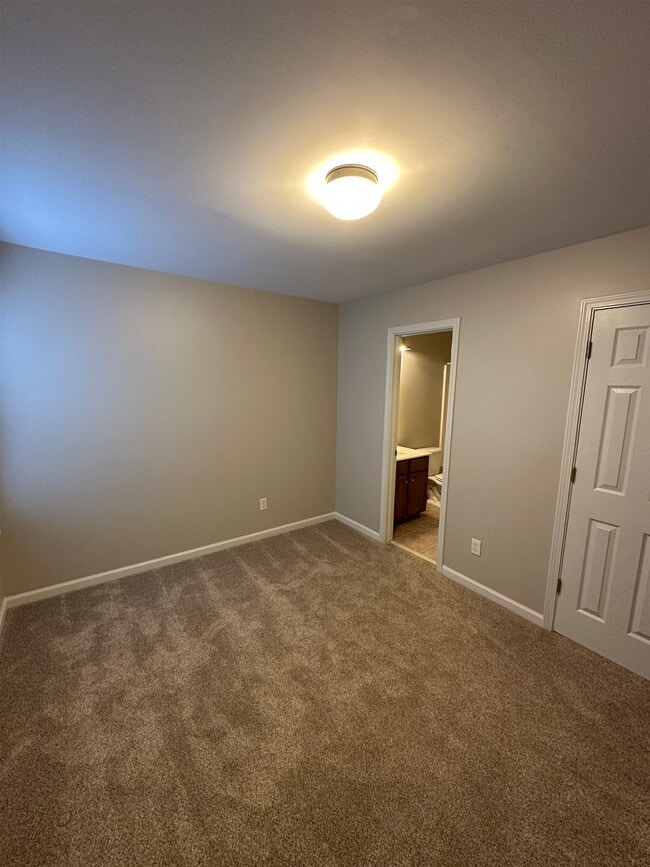Building Photo - 1354 Island Pl E