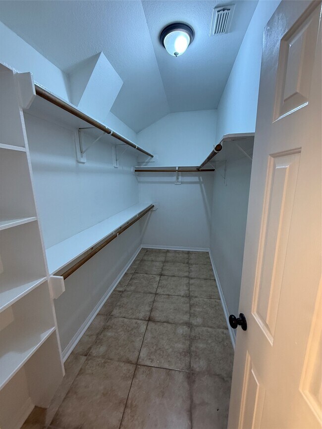 Building Photo - 22031 Falvel Dr