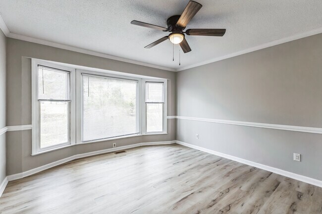Building Photo - 412 Circle Dr