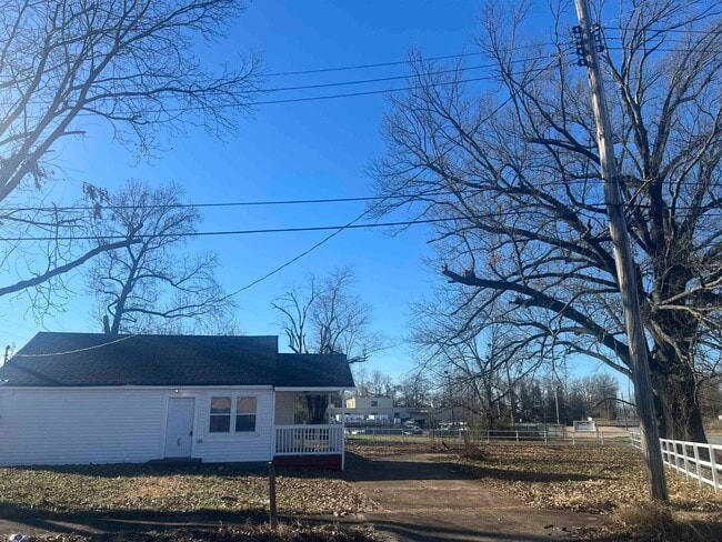 Building Photo - 2015 Charjean Rd