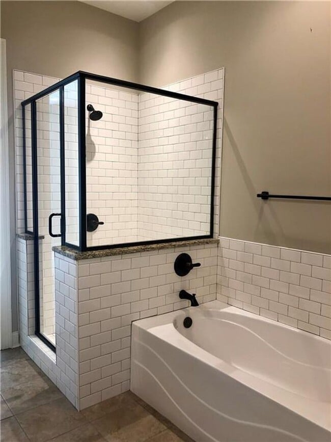 Building Photo - Highlands Townhome